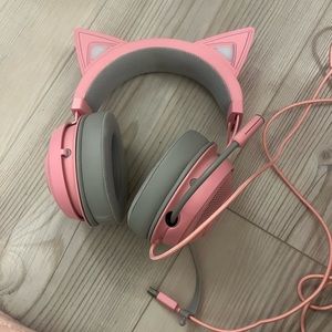 Razr Kitty headphones